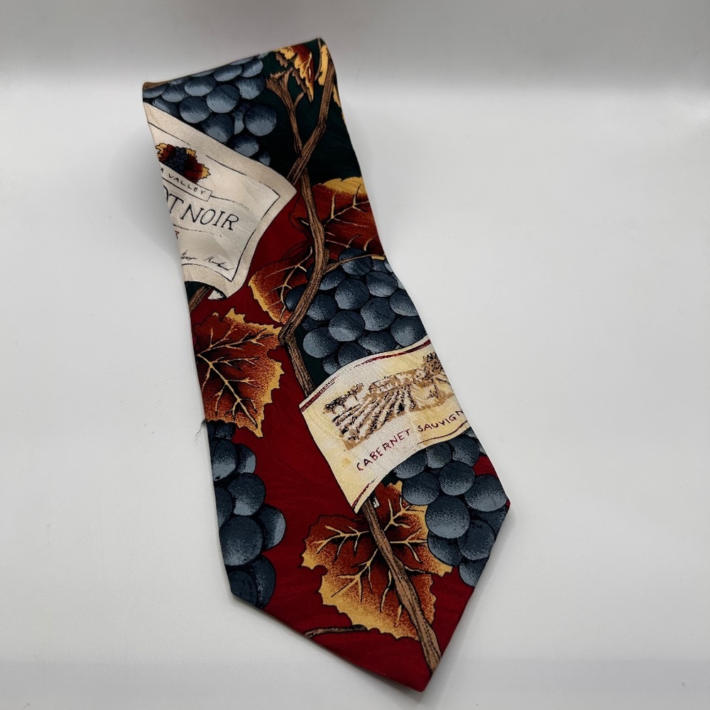 Men's Vintage RM Style Wine Grapes & Bottle Labels 100% Silk Necktie